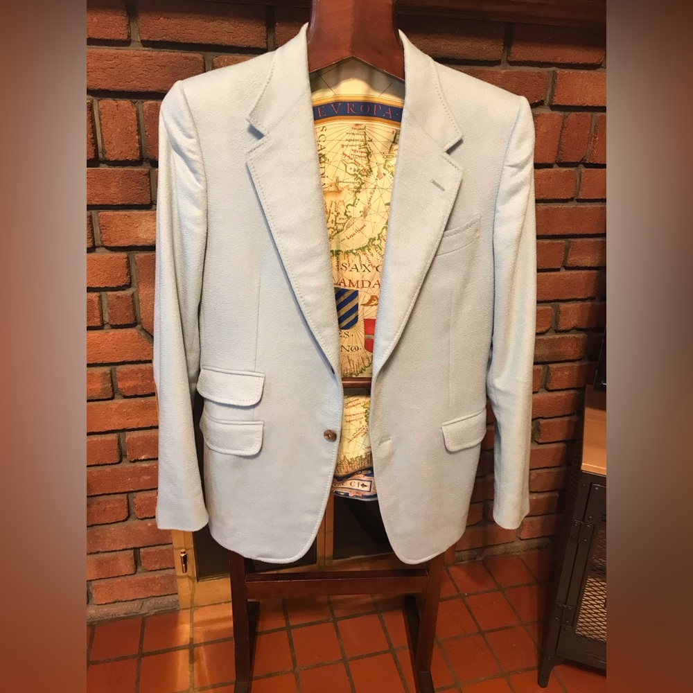Used once cashmere and silk authentic Gucci blazer size 50R